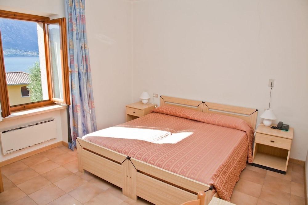 Hotel San Carlo Малчезине Екстериор снимка