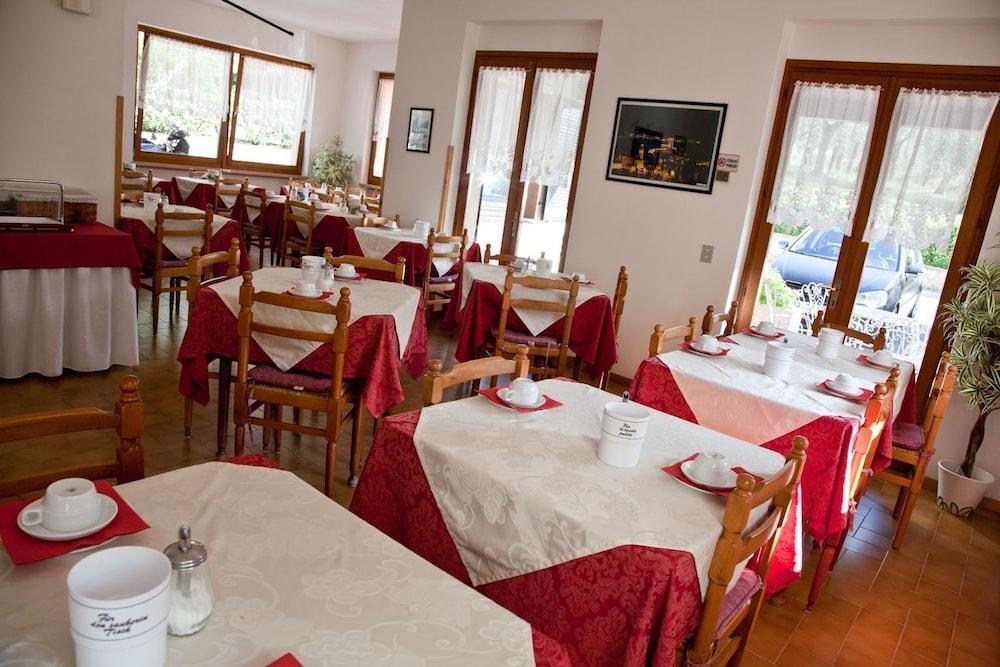 Hotel San Carlo Малчезине Екстериор снимка