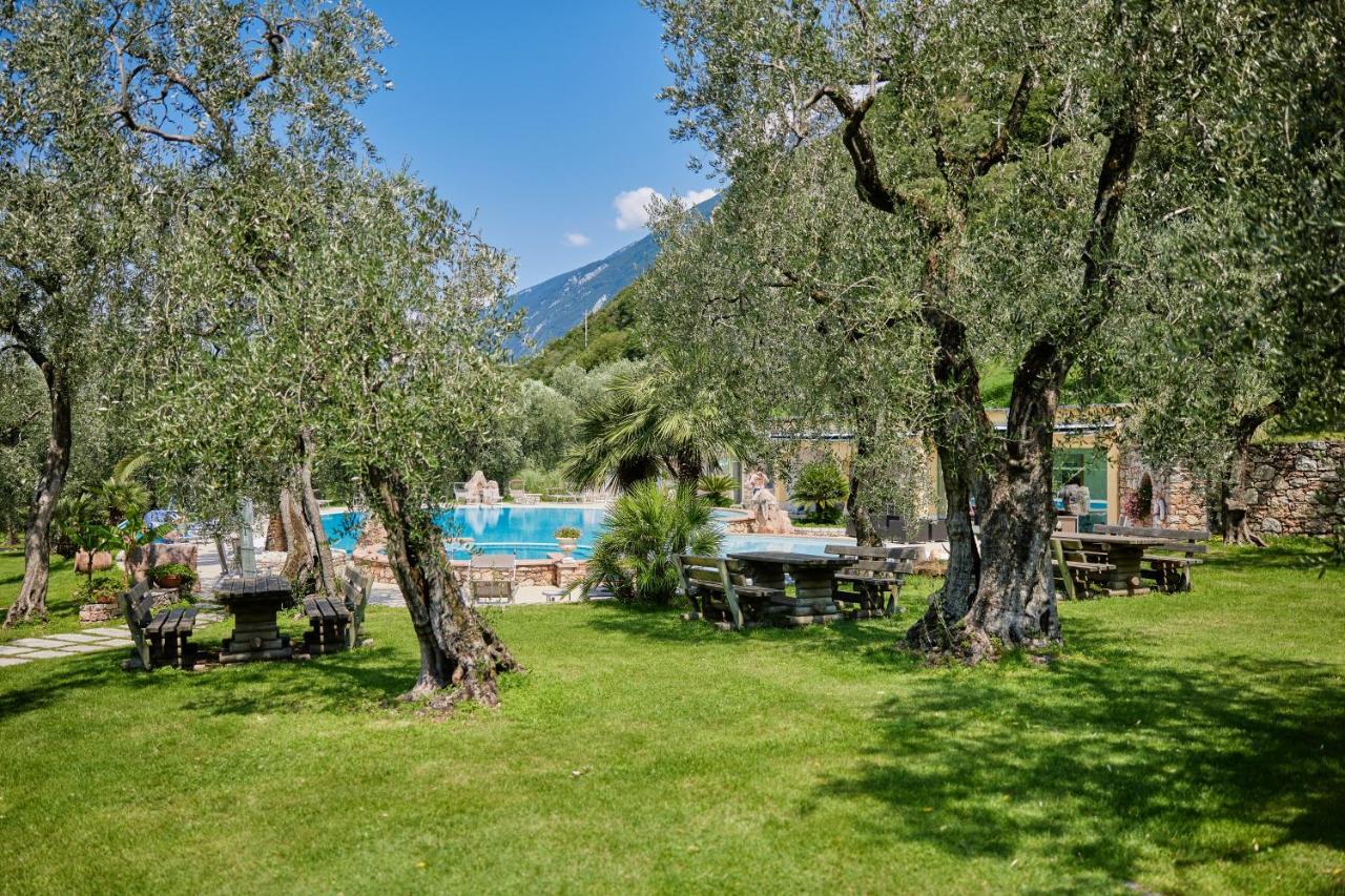 Hotel San Carlo Малчезине Екстериор снимка