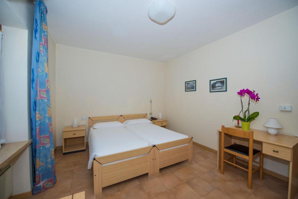 Hotel San Carlo Малчезине Екстериор снимка