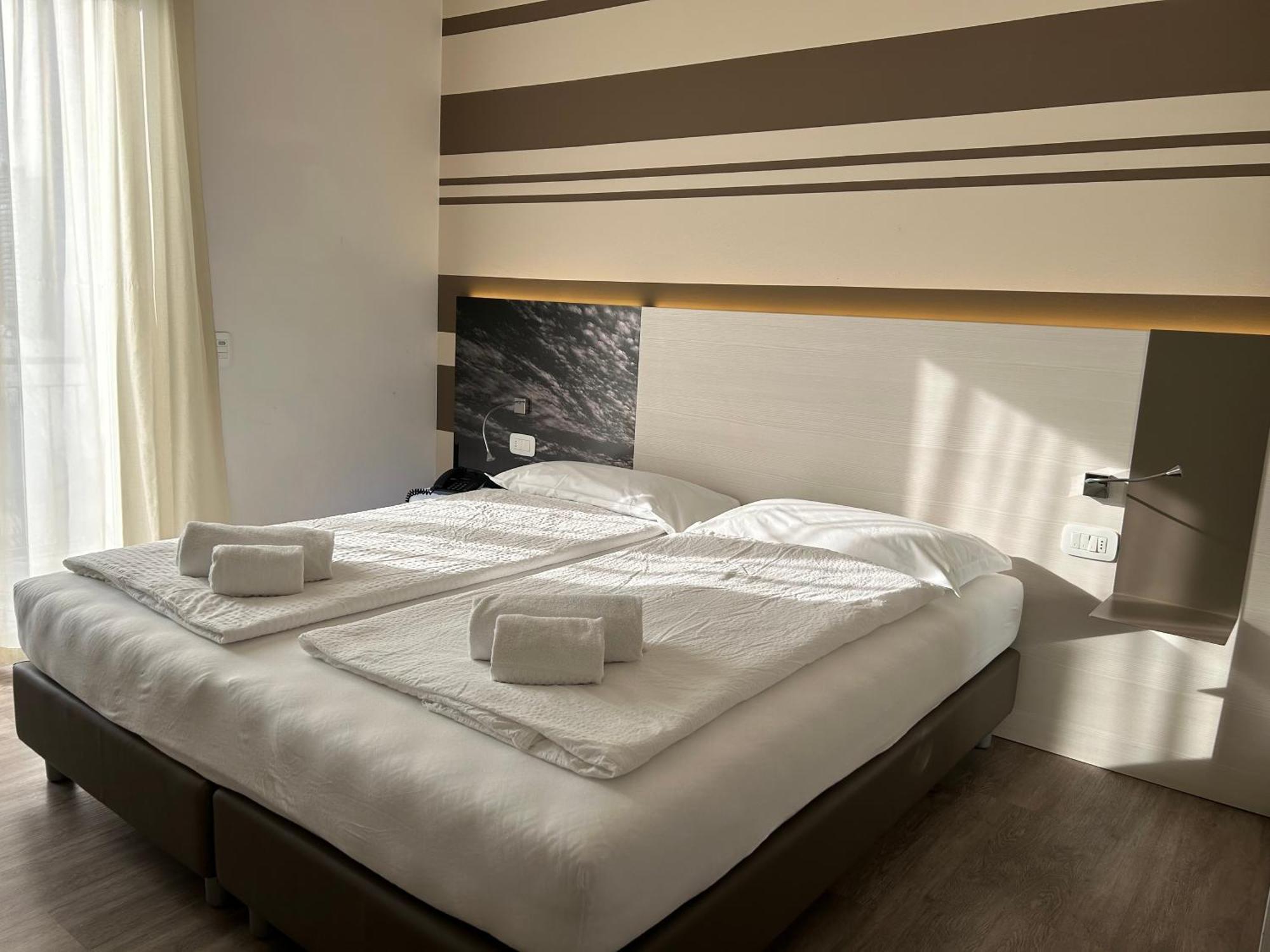 Hotel San Carlo Малчезине Екстериор снимка