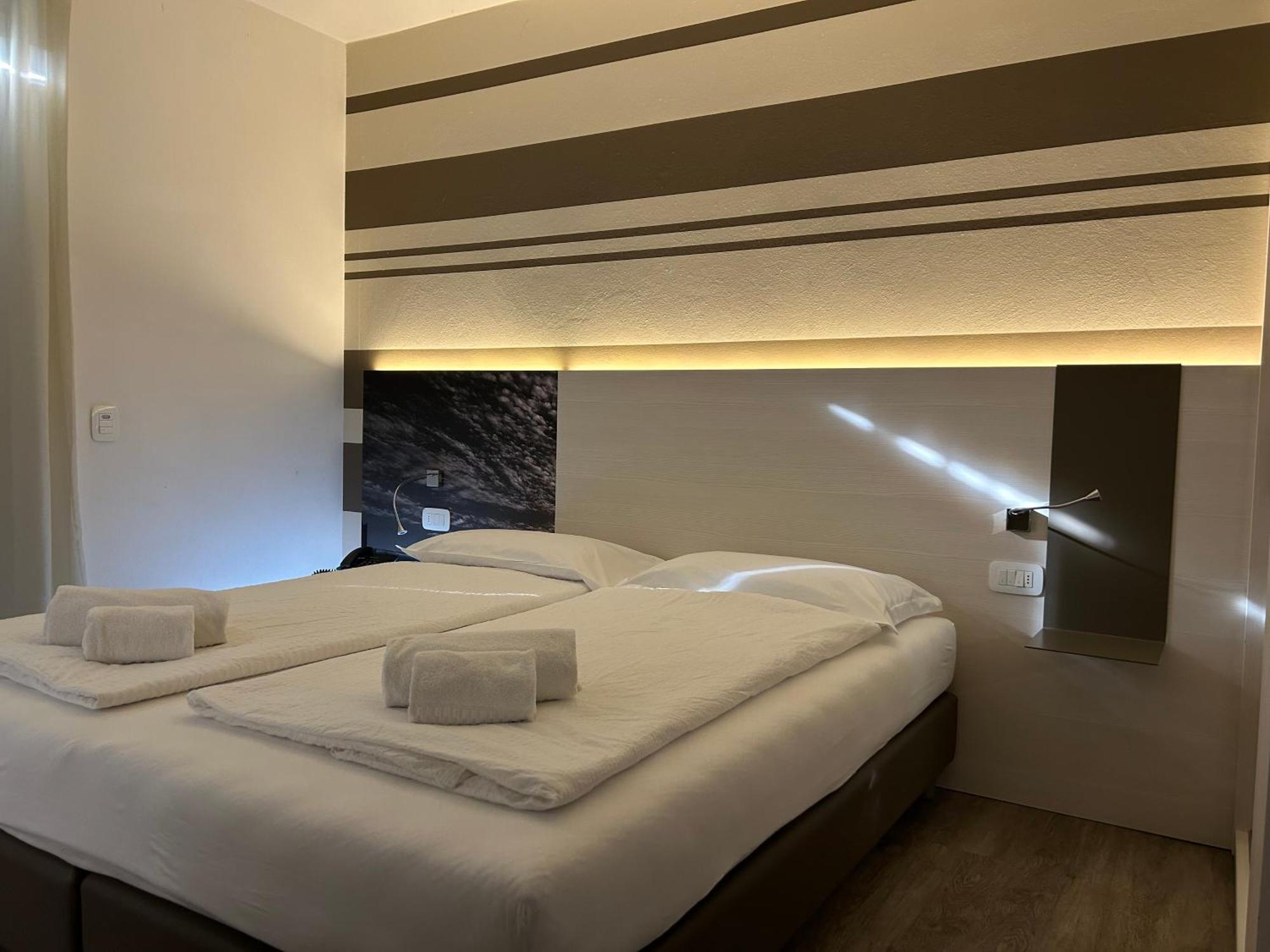 Hotel San Carlo Малчезине Екстериор снимка