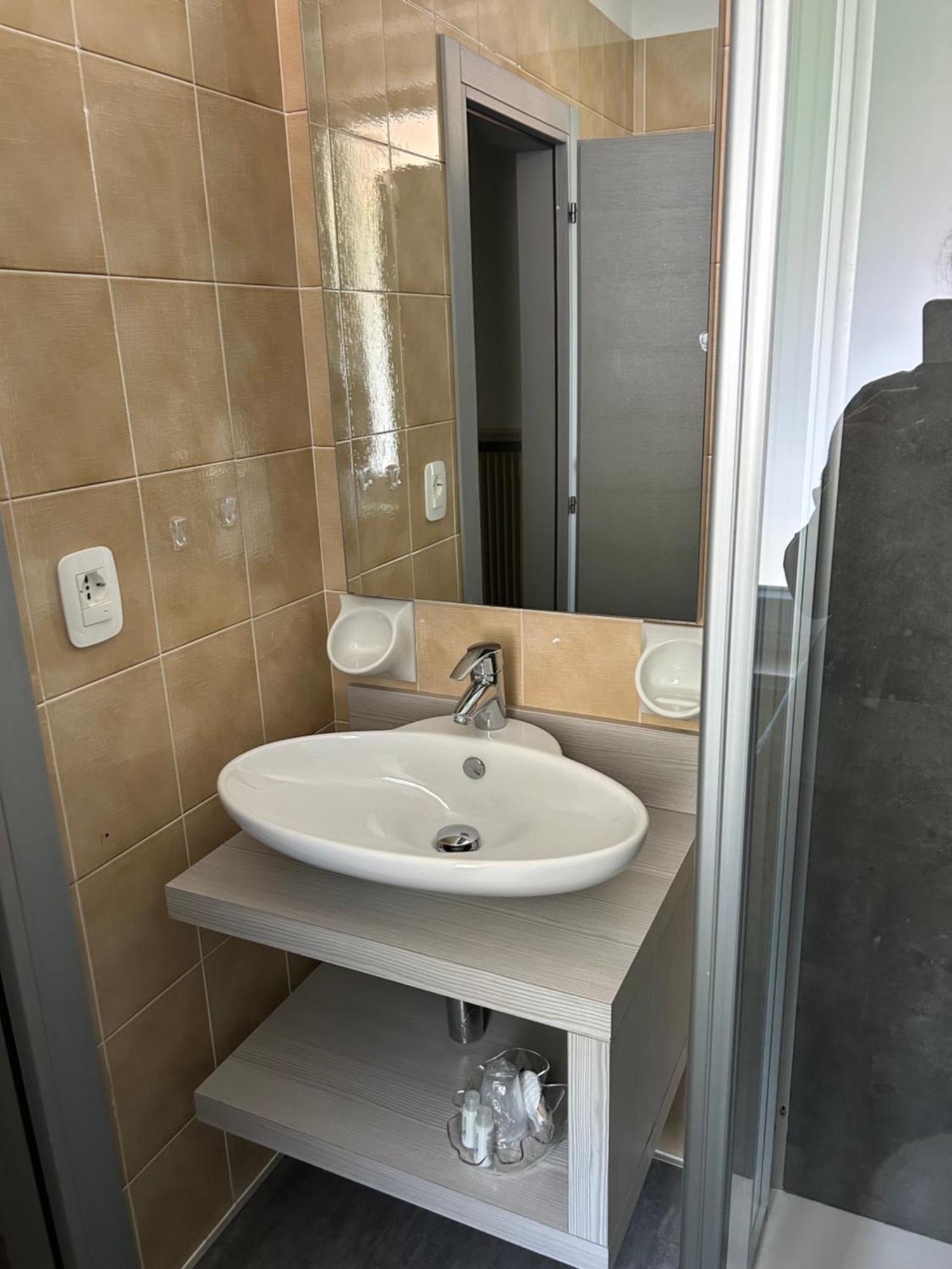 Hotel San Carlo Малчезине Екстериор снимка